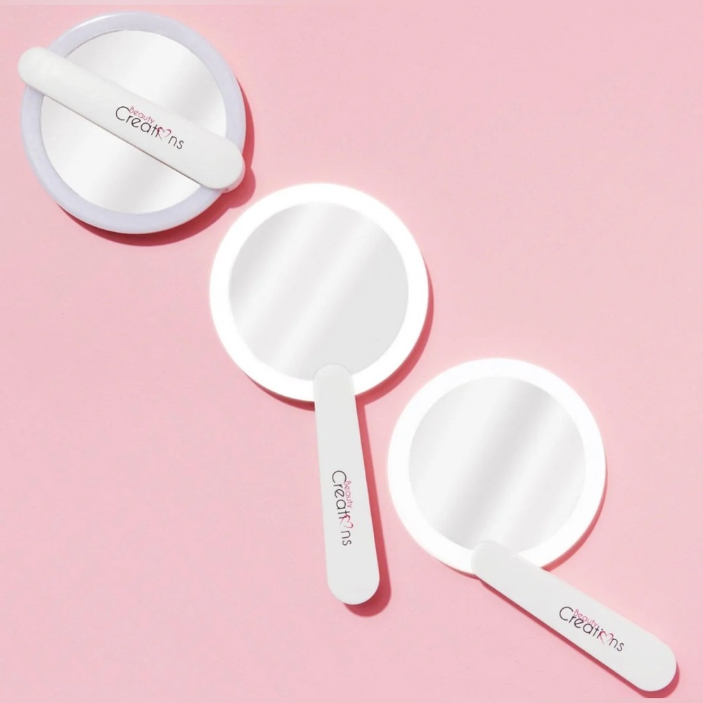 NWT /  LED HANDHELD MAKE UP MIRROR (pink) by Beauty Creations